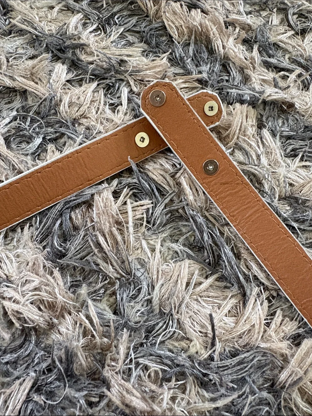 White Grained Faux Leather Turn Lock Adjustable Skinny Belt OS